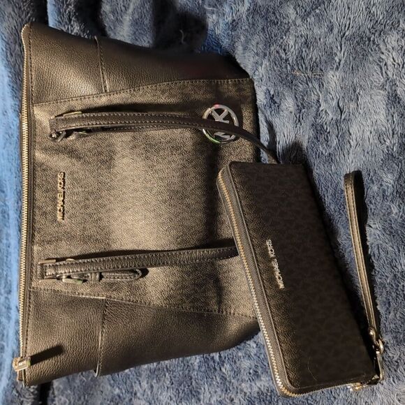 2 PC Michael Kors Charlotte Large Tote with Wallet - Picture 1 of 10